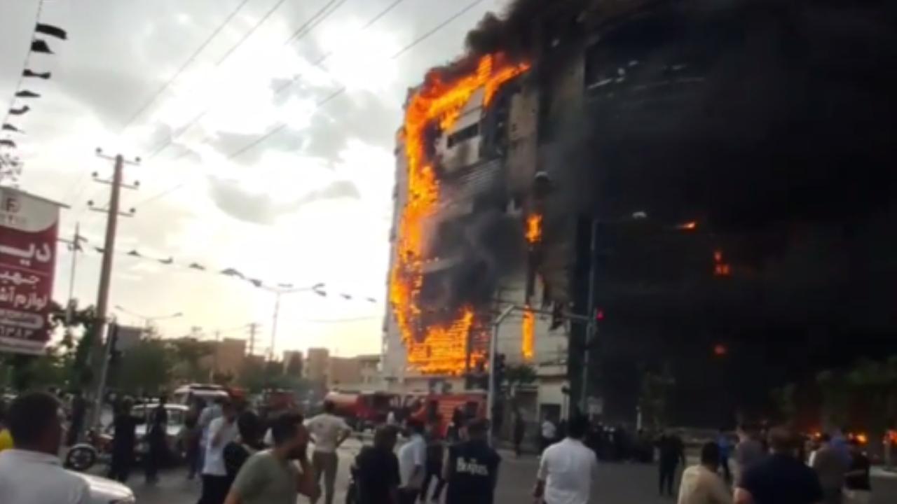 Tahran’da Alışveriş Merkezi Yangını: 8 Ölü, 36 Yaralı