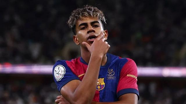 LaLiga’da Lamine Yamal Fırtınası: Genç Yıldız Sezonun Oyuncusu Seçildi!